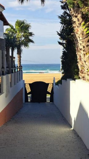 Luxury 3BR Villa with beach access